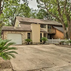 2-story With Game And Private Yard Pensacola